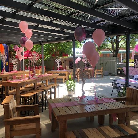 Riverina Hotel Holbrook Bagian luar foto