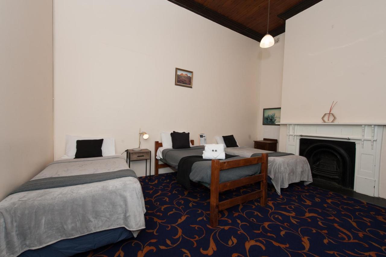 Riverina Hotel Holbrook Bagian luar foto