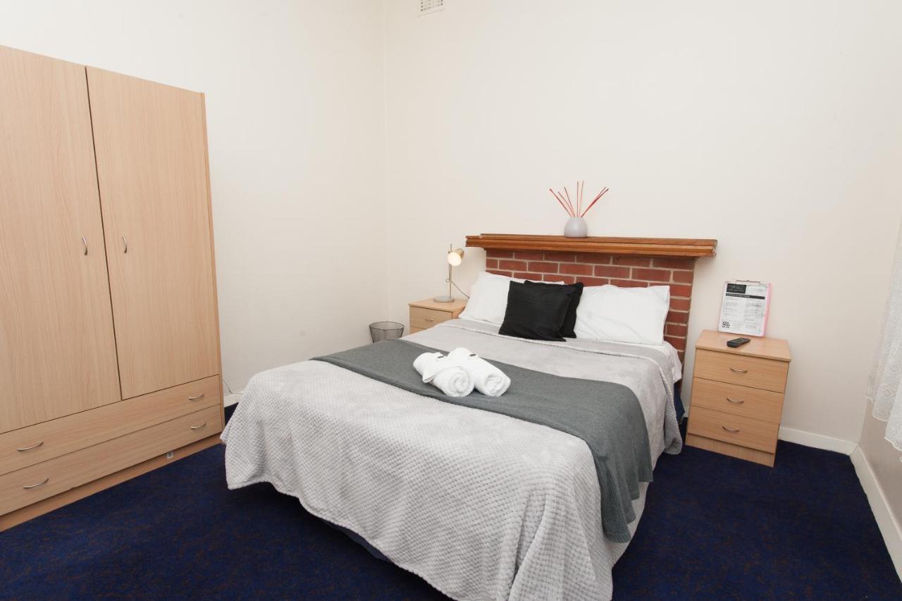 Riverina Hotel Holbrook Bagian luar foto