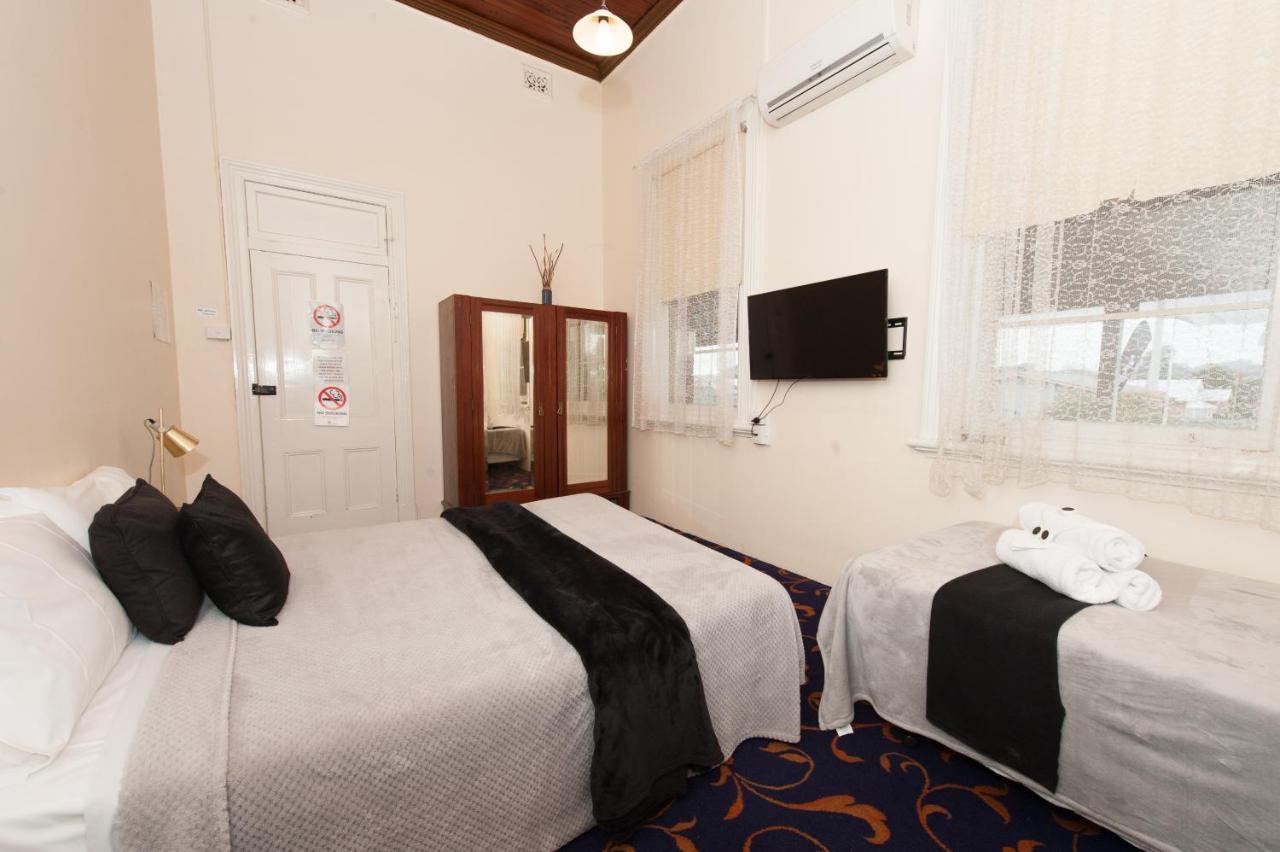 Riverina Hotel Holbrook Bagian luar foto