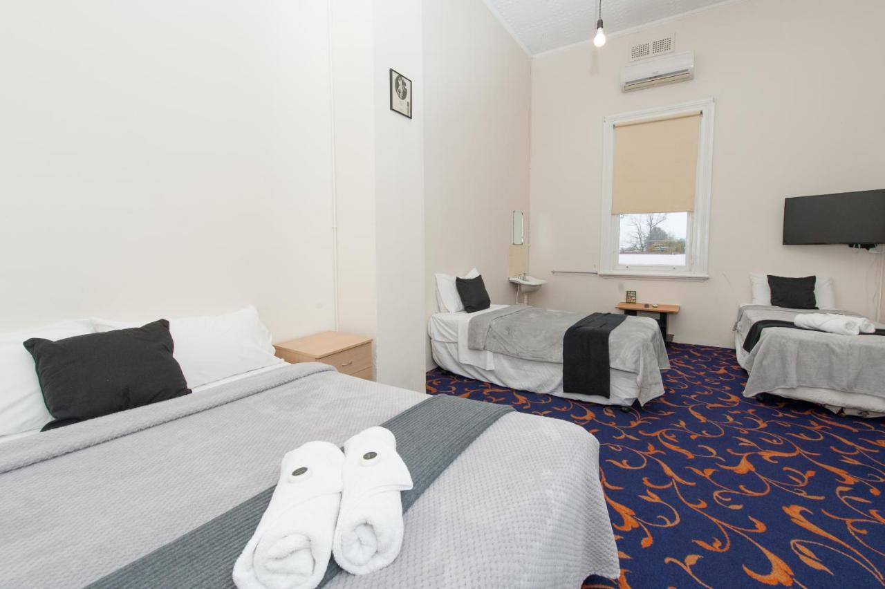 Riverina Hotel Holbrook Bagian luar foto
