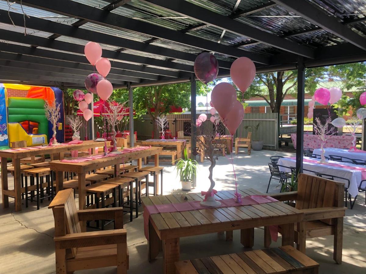 Riverina Hotel Holbrook Bagian luar foto
