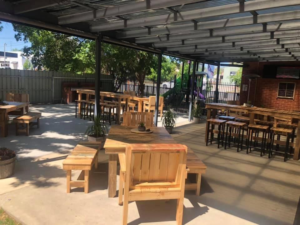 Riverina Hotel Holbrook Bagian luar foto